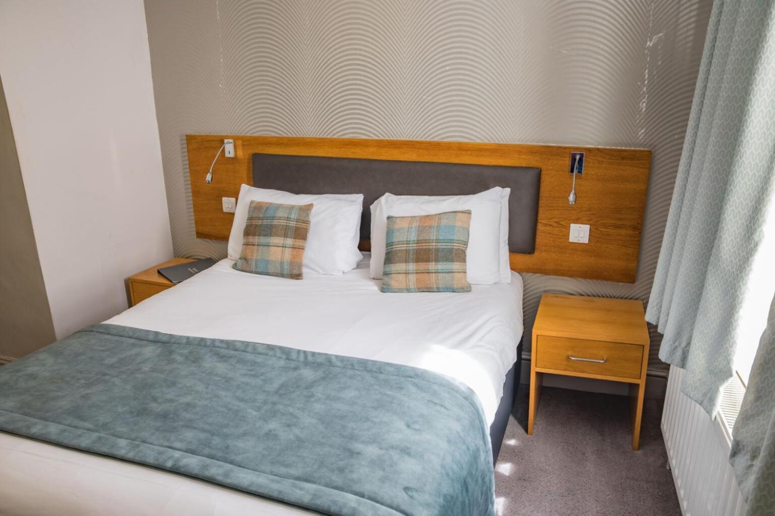 The Goddard Arms Hotel Swindon Bagian luar foto