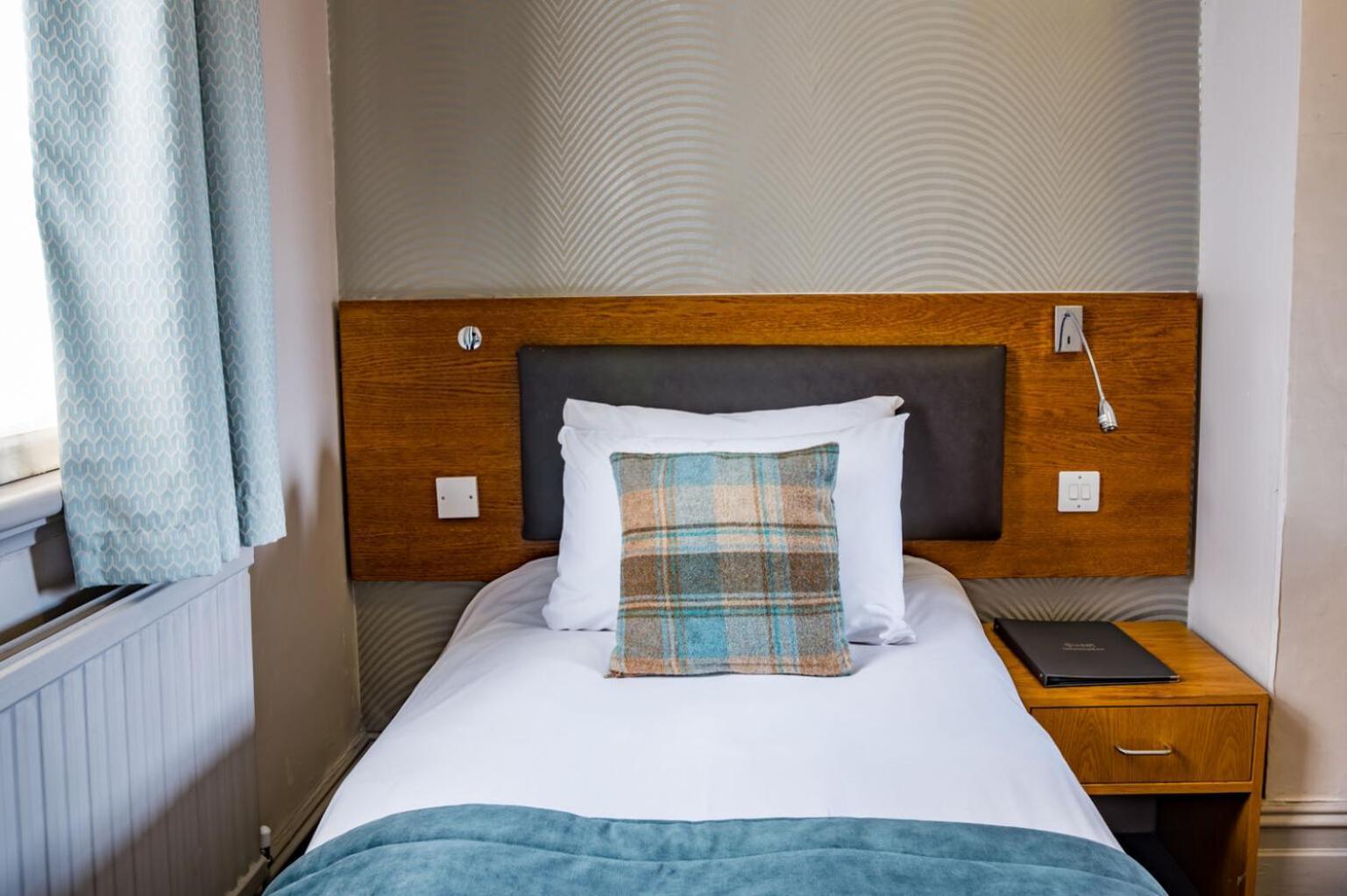 The Goddard Arms Hotel Swindon Bagian luar foto