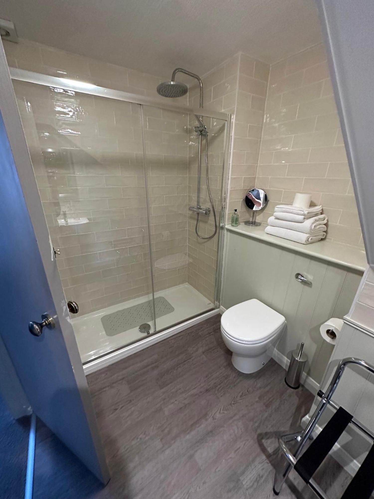 The Goddard Arms Hotel Swindon Bagian luar foto