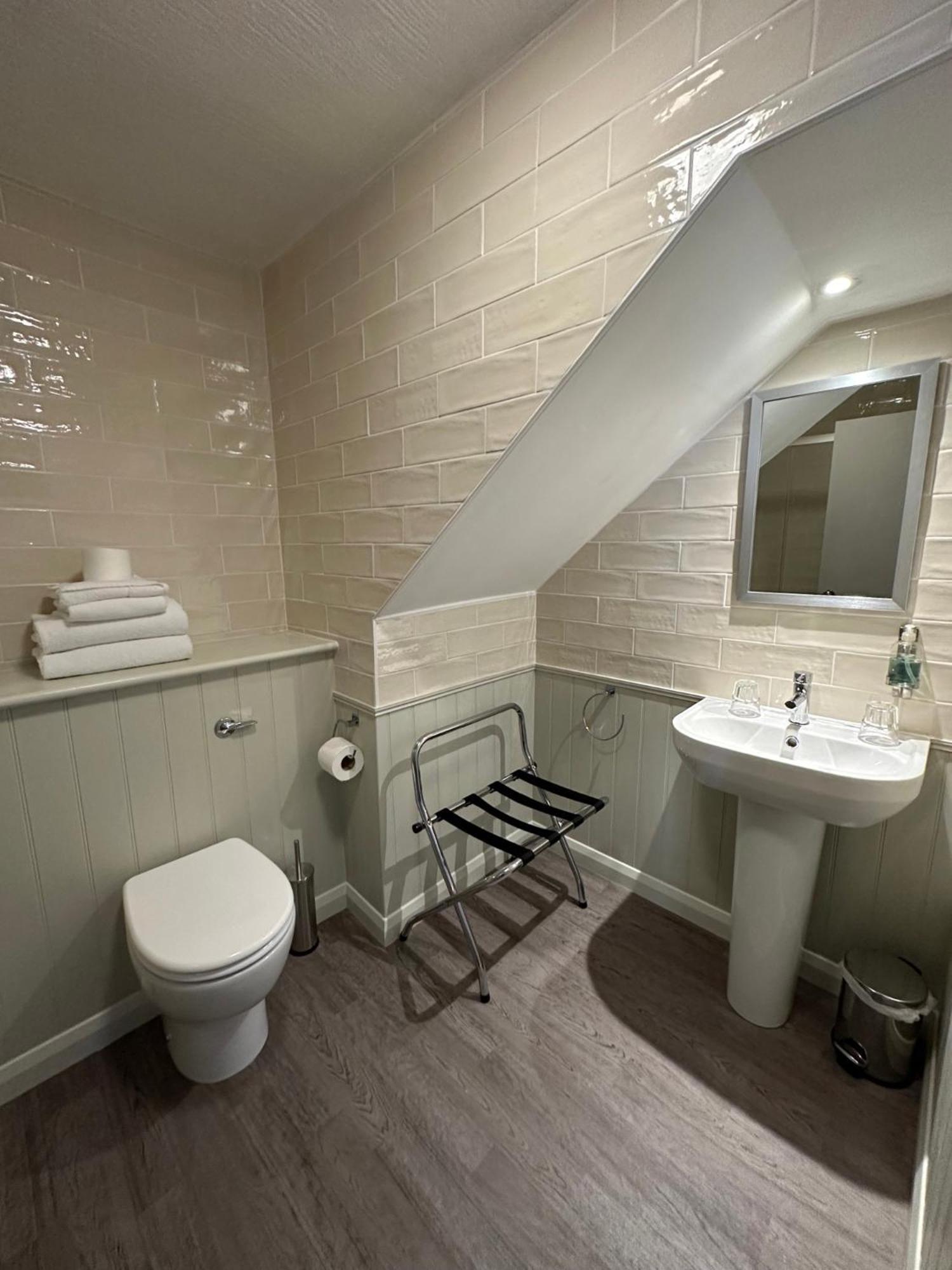 The Goddard Arms Hotel Swindon Bagian luar foto