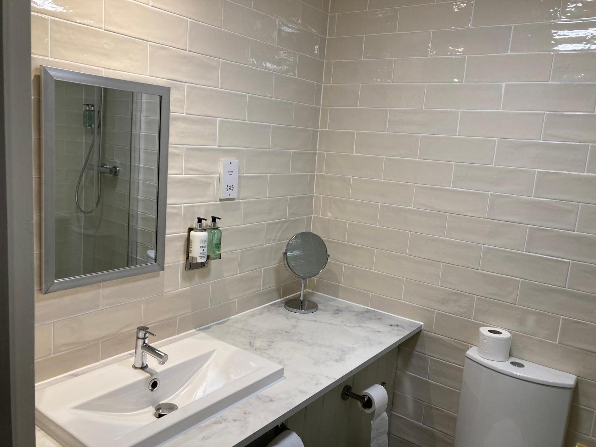 The Goddard Arms Hotel Swindon Bagian luar foto
