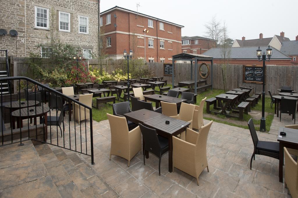 The Goddard Arms Hotel Swindon Bagian luar foto