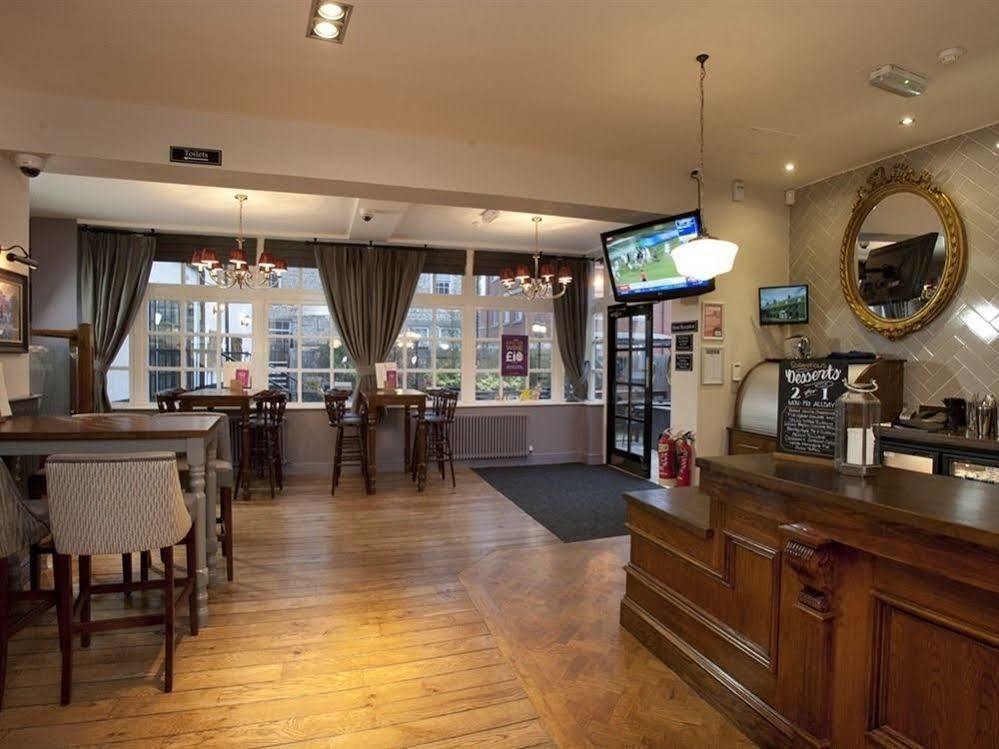 The Goddard Arms Hotel Swindon Bagian luar foto